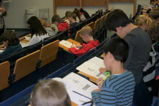 kinderuni_sta_chinesisch_23.11.17_18.jpg (DE)