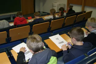 kinderuni_sta_chinesisch_23.11.17_21.jpg (DE)