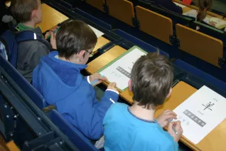 kinderuni_sta_chinesisch_23.11.17_22.jpg (DE)