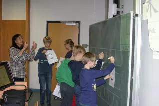 kinderuni_sta_chinesisch_23.11.17_24.jpg (DE)