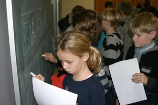 kinderuni_sta_chinesisch_23.11.17_27.jpg (DE)