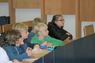 kinderuni_sta_chinesisch_23.11.17_5.jpg (DE)