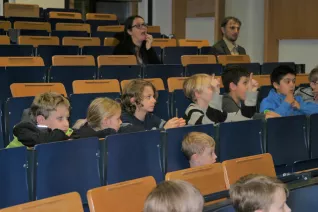 kinderuni_sta_chinesisch_23.11.17_6.jpg (DE)