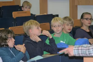 kinderuni_sta_chinesisch_23.11.17_9.jpg (DE)