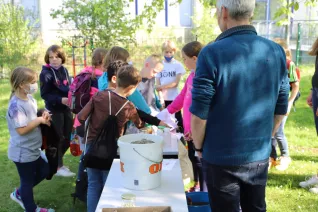 kinderuni_sta_gaertnern_umweltschutz_20220428_foto_juri_kuestenmacher_045.jpg (DE)
