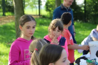 kinderuni_sta_gaertnern_umweltschutz_20220428_foto_juri_kuestenmacher_075.jpg (DE)