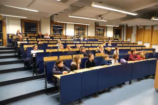 kinderuni_sta_good_vibrations_iris_gross_st_20191128_foto_caro_pesch_02.jpg (DE)