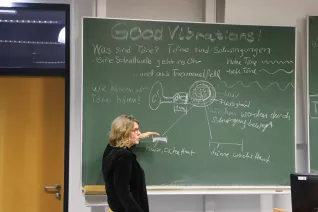 kinderuni_sta_good_vibrations_iris_gross_st_20191128_foto_caro_pesch_12.jpg (DE)
