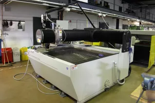 maschinenhalle_wasserstrahlschneidemaschine_2016-11-18_foto_j._kuestenmacher_23.jpg (DE)