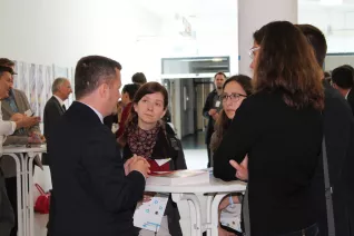 08b_alumni-tag-2016_tj_ertugrul_cam_csr-dialogcafe.jpg (DE)