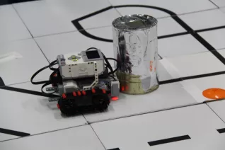 20190224_fbinf_robocupjunior_mlh100.jpg
