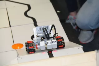 20190224_fbinf_robocupjunior_mlh106.jpg