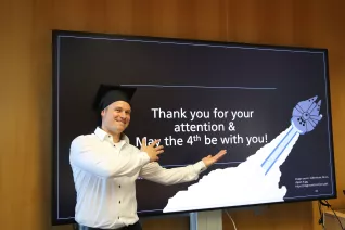 20220504_gi_sven_seele_promotion_miriam-luedtkehandjery50.jpg