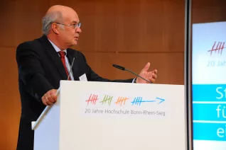 20_jahre_h-brs_festakt_audimax_20150619_foto_c._adolph_080.jpg(DE)