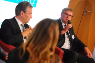 20_jahre_h-brs_festakt_audimax_20150619_foto_c._adolph_146.jpg(DE)