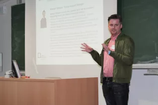 30b_alumni-tag-2016_tj_ertugrul_cam_tj-karriereplanung_tillmann.jpg (DE)