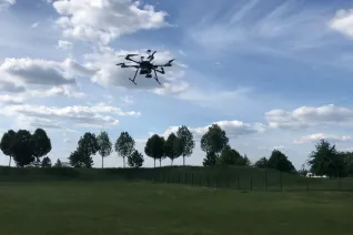 Drohne im Flug (DE)