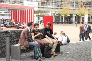 eroeffnung_akademisches_jahr_09-2014_campus_gruppe_studierende_foto_e._tritschler_3684.jpg (DE)