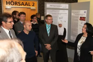 eroeffnung_akademisches_jahr_09-2014_phd_poster_exhibition_awaad_foto_e._tritschler_3416.jpg (DE)