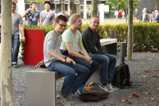 eroeffnung_akademisches_jahr_09-2014_studentengruppe_campus_foto_e._tritschler_3683.jpg (DE)