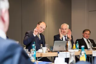 hafm_04_vorstand_von_gruenberg_braun_ihne_foto_m._schoenfelder.jpg(DE)