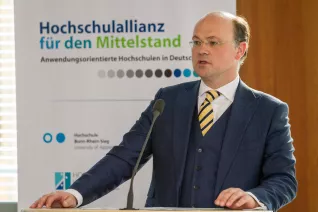 hafm_09_von_gruenberg_vortrag_foto_m._schoenfelder.jpg(DE)