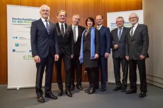 hafm_12_gruendungspraesidenten_und_rektorin_foto_m._schoenfelder.jpg(DE)