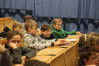kinderuni_licht_norbert_jung_sta_20170126_foto_j._kuestenmacher_30.jpg (DE)