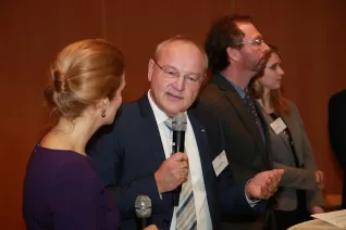 stipendienfeier_2014_foto_schallenberghsb14058.jpg (DE)