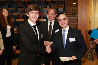 stipendienfeier_2014_foto_schallenberghsb14152.jpg (DE)