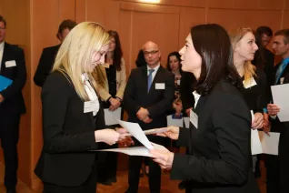 stipendienfeier_2014_foto_schallenberghsb14159.jpg (DE)