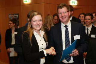 stipendienfeier_2014_foto_schallenberghsb14217.jpg (DE)