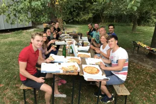 tour_de_csr_-_abendessen_nach_der_bergetappe.jpg (DE)