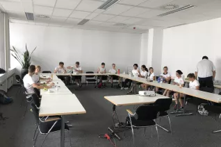 tour_de_csr_-_besuch_bei_rewe_0.jpg (DE)