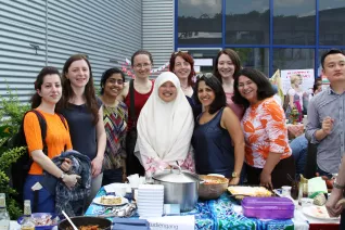 mas_studierende_und_mitarbeiterinnen_sommerfest_2013_foto_kira_wazinski.jpg(DE)