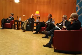 ringvorlesung_aeusserer_wohlstand_-_innere_armut_podiumsdiskussion_11-2014_foto_e._tritschlerimg_5221.jpg (DE)