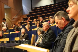 ringvorlesung_aeusserer_wohlstand_-_innere_armut_podiumsdiskussion_11-2014_foto_e._tritschlerimg_5235.jpg (DE)