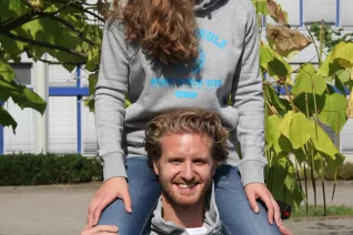 shooting_merchandise_studierende_gina_david_alex_fbwiwi_sta_20160922_foto_j._kuestenmacher_04.jpg (DE)