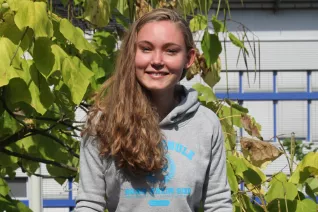 shooting_merchandise_studierende_gina_david_alex_fbwiwi_sta_20160922_foto_j._kuestenmacher_05.jpg (DE)