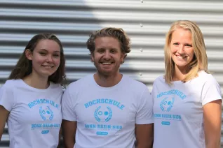 shooting_merchandise_studierende_gina_david_alex_fbwiwi_sta_20160922_foto_j._kuestenmacher_06.jpg (DE)