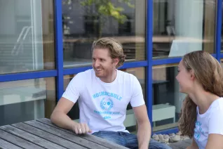 shooting_merchandise_studierende_gina_david_alex_fbwiwi_sta_20160922_foto_j._kuestenmacher_09.jpg (DE)