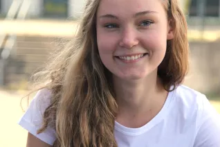 shooting_merchandise_studierende_gina_david_alex_fbwiwi_sta_20160922_foto_j._kuestenmacher_12.jpg (DE)