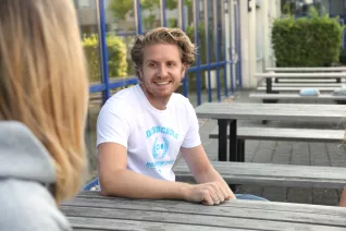 shooting_merchandise_studierende_gina_david_alex_fbwiwi_sta_20160922_foto_j._kuestenmacher_13.jpg (DE)