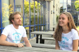 shooting_merchandise_studierende_gina_david_alex_fbwiwi_sta_20160922_foto_j._kuestenmacher_15.jpg (DE)