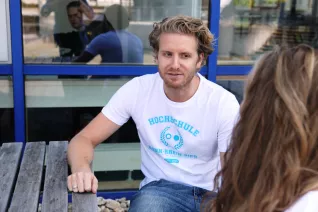 shooting_merchandise_studierende_gina_david_alex_fbwiwi_sta_20160922_foto_j._kuestenmacher_17.jpg (DE)