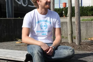 shooting_merchandise_studierende_gina_david_alex_fbwiwi_sta_20160922_foto_j._kuestenmacher_23.jpg (DE)