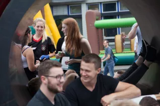 sommerfest-2016_300dpi_fotos_eva_tritschler-1318.jpg (DE)