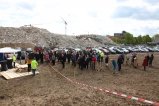 spatenstich_sta_neubau_20160429_foto_j._kuestenmacher_041.jpg (DE)
