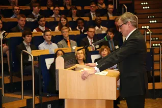 stipendienfeier-2013-page1_19.jpg (DE)