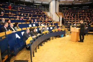 stipendienfeier-2013-page1_23.jpg (DE)